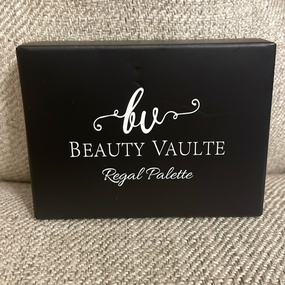 Beauty Vaulte Regal Eyeshadow Palette